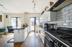 Kitchen diner angle 3- click for photo gallery